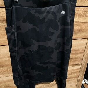 Snoga Black Camo Active Skirt with leggings